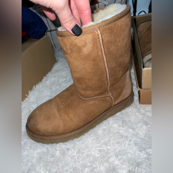 Tan ugg boots - Picture 2 of 2